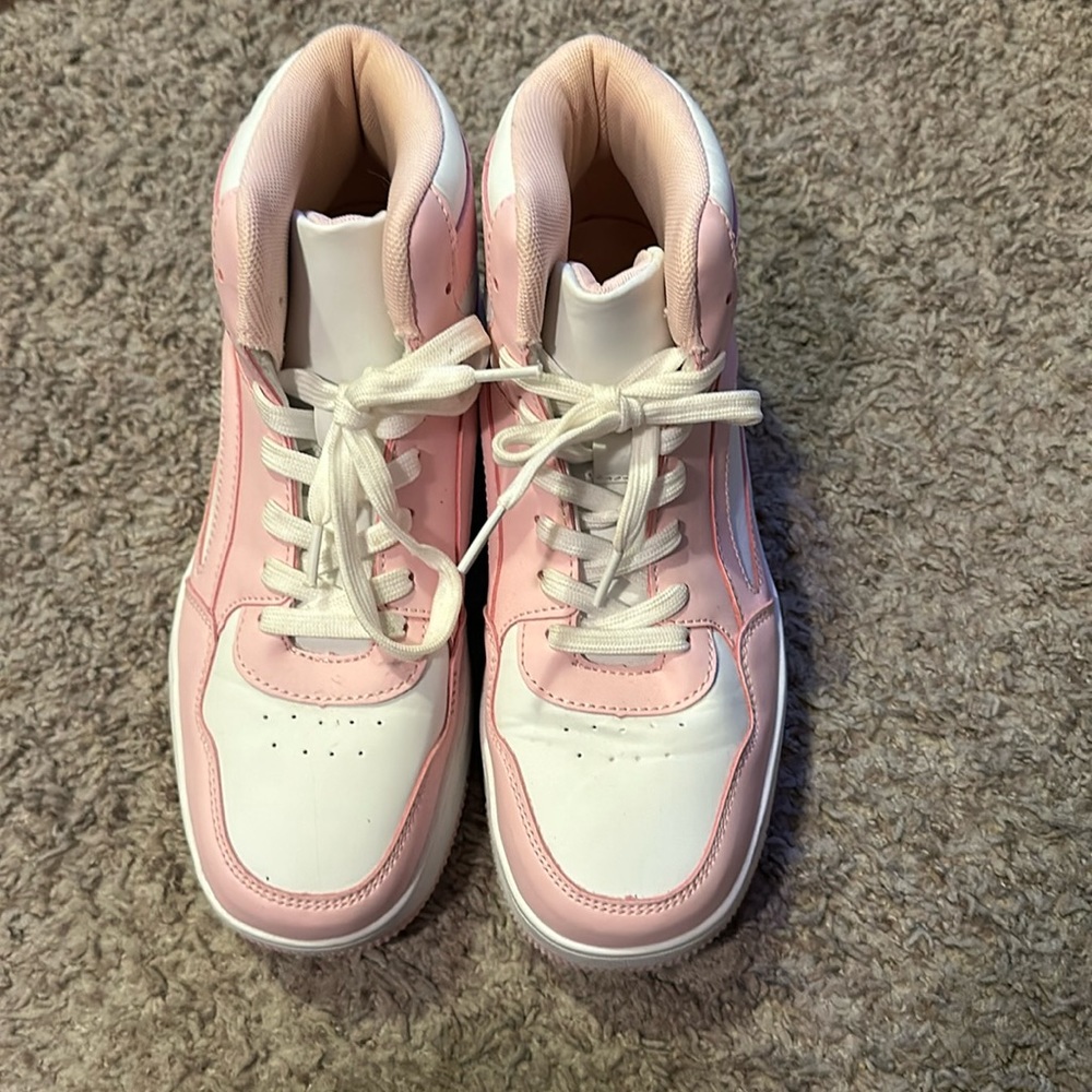 Berness Rylee Platform Sneakers / Women's size 8/ pink and White sneaker / Zz-28
